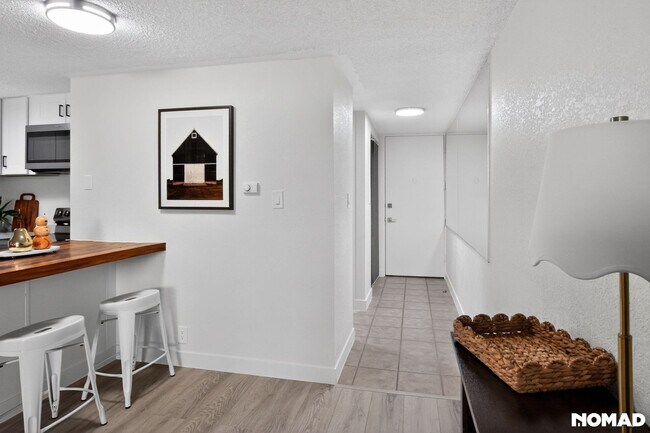 Building Photo - Charming Studio Condo in Denver