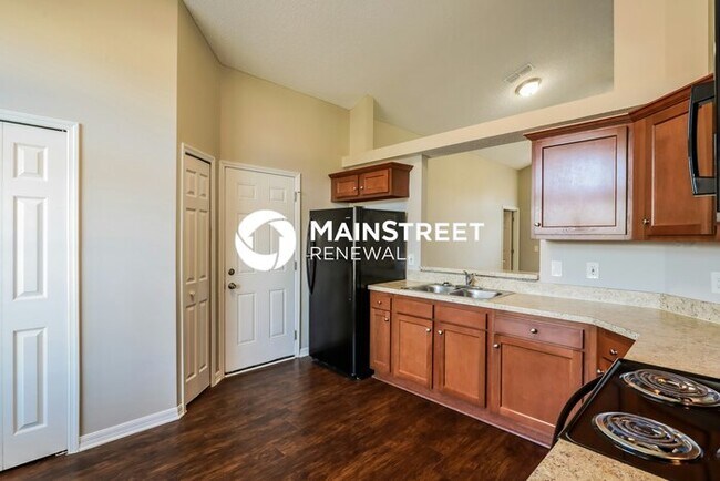 Building Photo - 3 Bedroom Pet-Friendly Home in Jacksonville, FL with Main Street Renewal