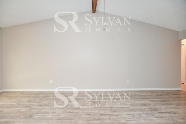 Building Photo - Enjoy living the good life in this 3 bedroom, 2 bathroom brick home