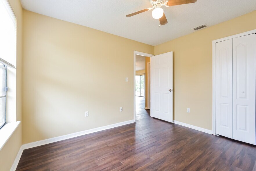 Building Photo - 3100 Croton Ave