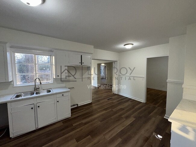 Building Photo - 3147 Shirley Dr