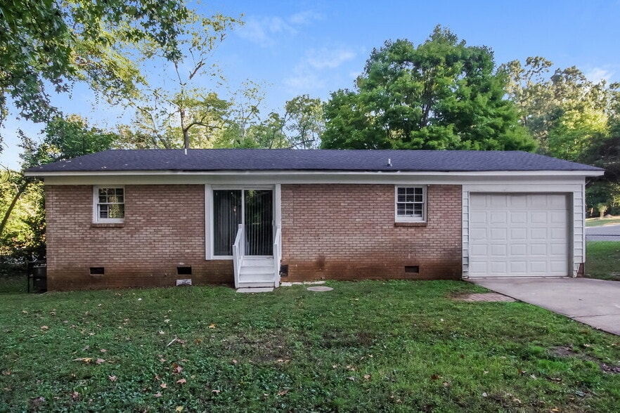 Building Photo - 401 Sleepy Hollow Rd
