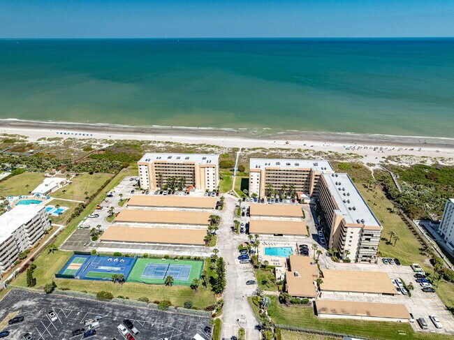 Building Photo - 1/1 Oceanfront condo with resort-like amenities!
