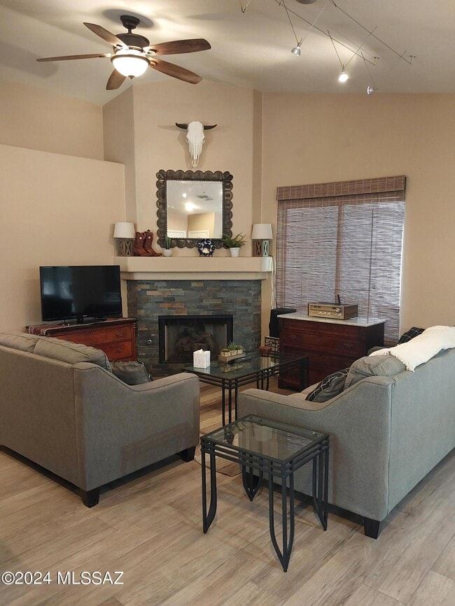 Building Photo - 9674 E Country Ct