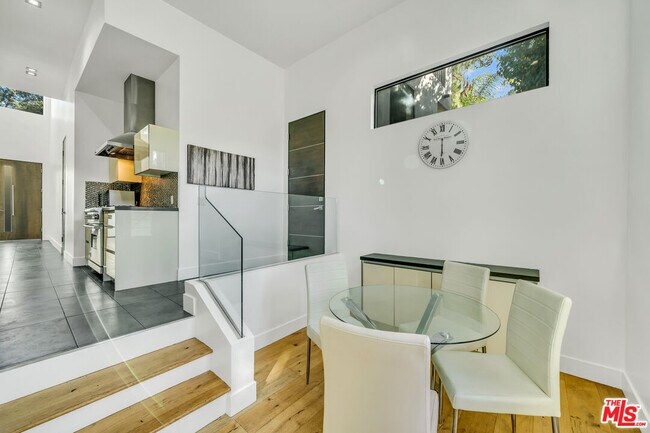 Building Photo - 3026 Passmore Dr
