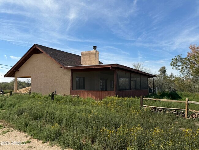 Building Photo - 1328 E Maddock Rd