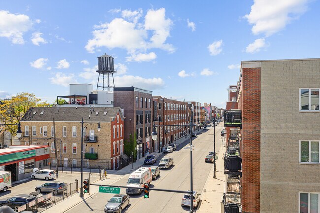 Building Photo - 1601 N Paulina St