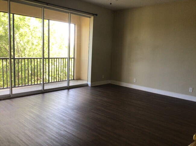 Building Photo - 1189 Venetian Harbor Drive NE