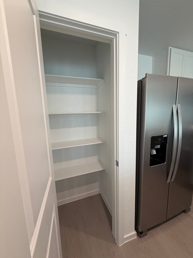 Building Photo - 563 River Run Wy