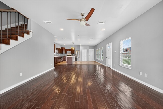 Building Photo - 146 Disney St