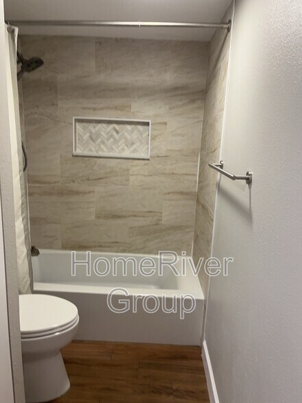 Building Photo - 2719 14th Ct