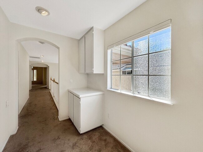 Building Photo - Beautiful 5BD/3BA 2-Story House in Tierras...