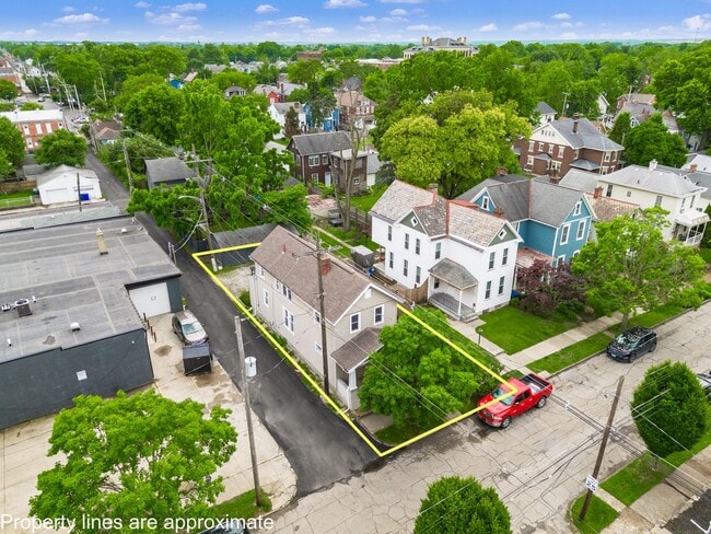 Building Photo - 479 Siebert St