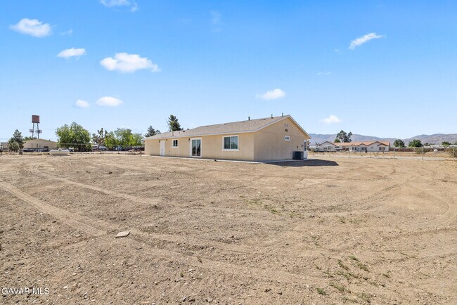 Building Photo - 627 E Ave S-8