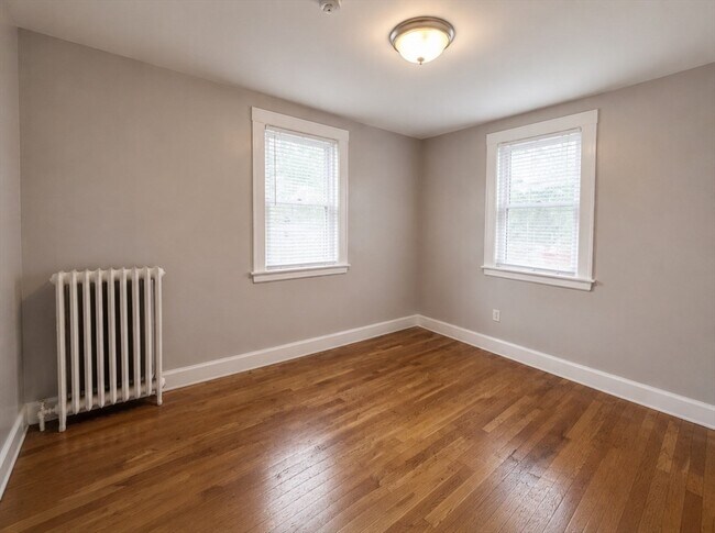 Building Photo - 28 Edinboro Rd