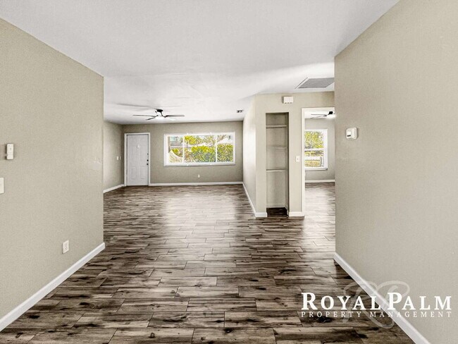 Building Photo - 2 Bed / 1 Bath | Fort Myers | Spring Into This One and Save $500 APPLY BY MAY 15!