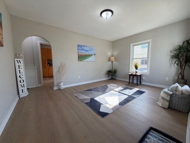 Primary Photo - Remodeled 3 bed, 1 bath home for rent in E...