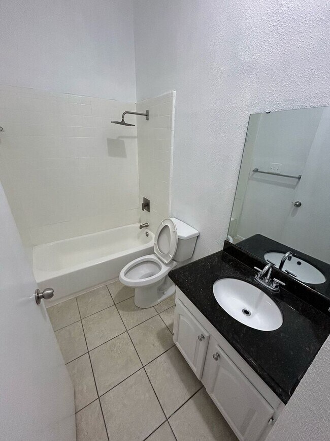 Building Photo - Ready to move in.....Fresh Paint and much more....