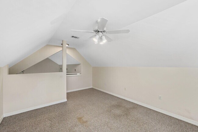 Building Photo - 305 Parkwood Pl