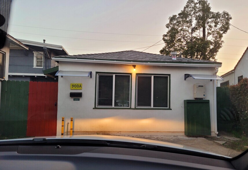 frontage view of Unit A - 900 Patterson Ave