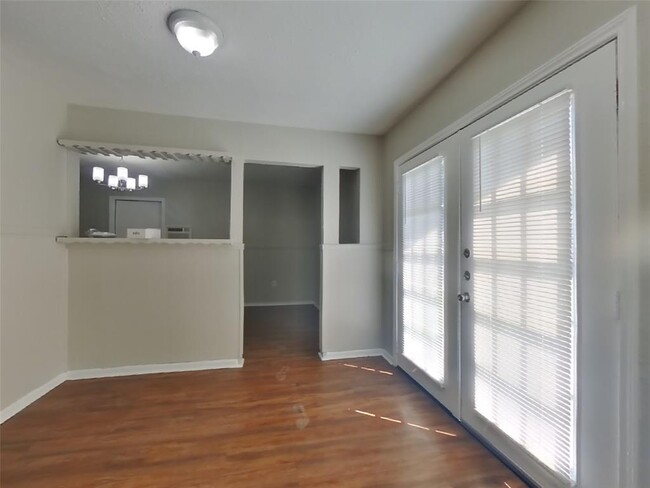 Building Photo - 15811 Kenbriar Dr