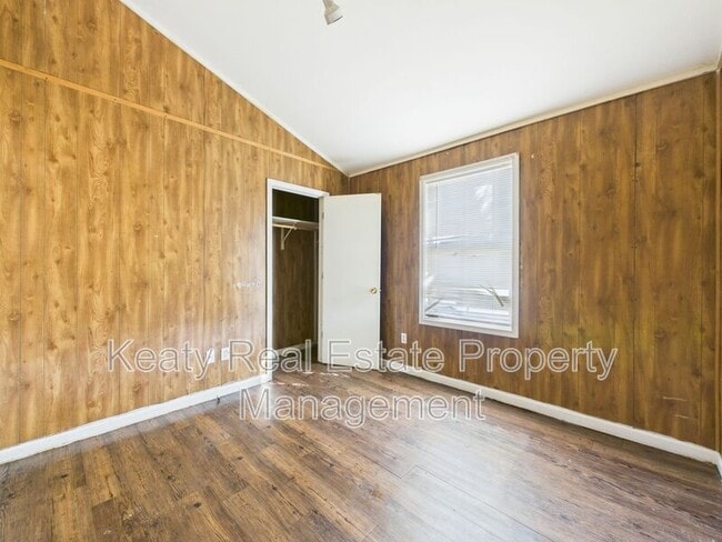 Building Photo - 111 Sternberg Dr
