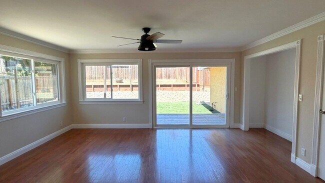 Building Photo - Beautiful Updated 4-Bedroom Martinez Home with Hardwood Floors,  Backyard & Gardener Included