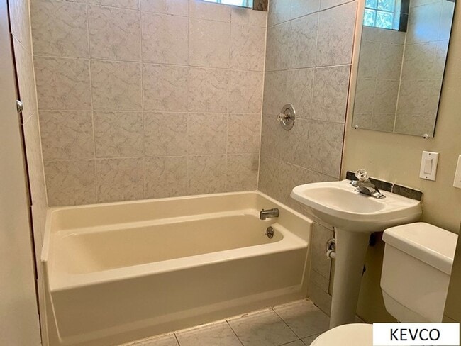 Building Photo - House Just One Block from CSU!