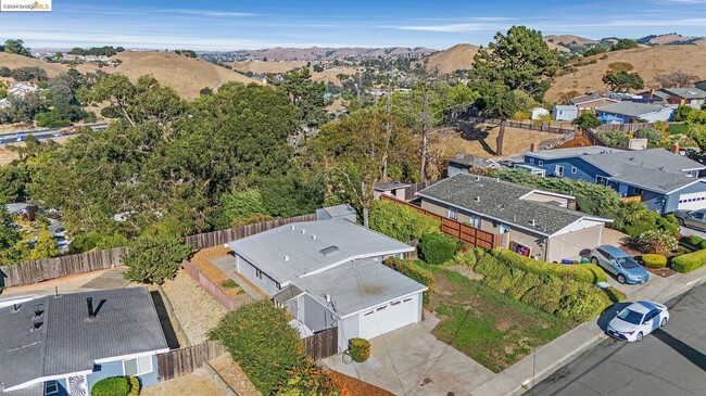 Building Photo - 2559 Rebecca Dr