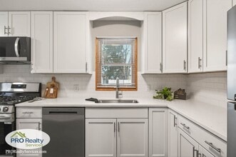 Building Photo - Recently Remodeled 3 Bedroom Home