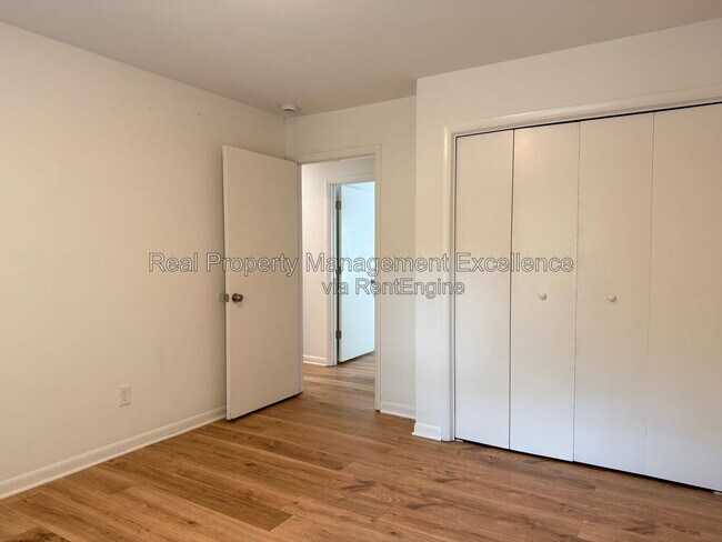 Building Photo - 108 Hassell Ct