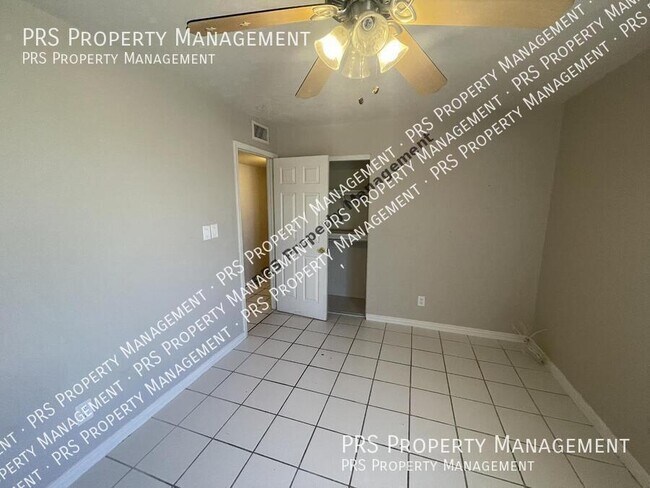 Building Photo - 2544 W Isabella Ave
