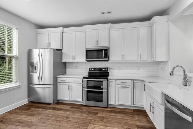 Building Photo - 300 Kara Ln