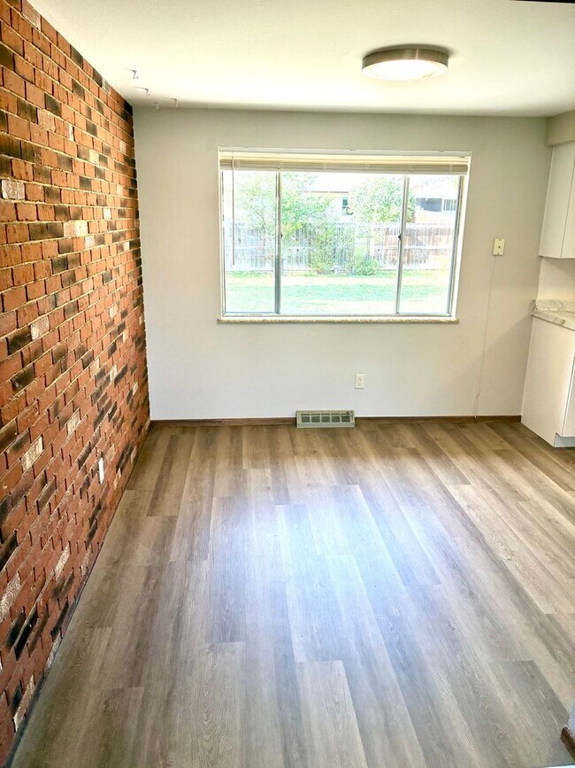 Building Photo - 3 Bedroom, 1 Bath Home with 1 car attached...