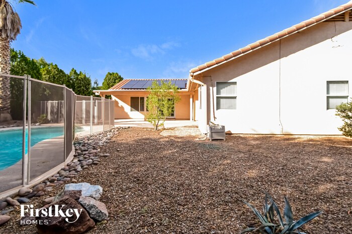 Building Photo - 1701 N Hayden Dr
