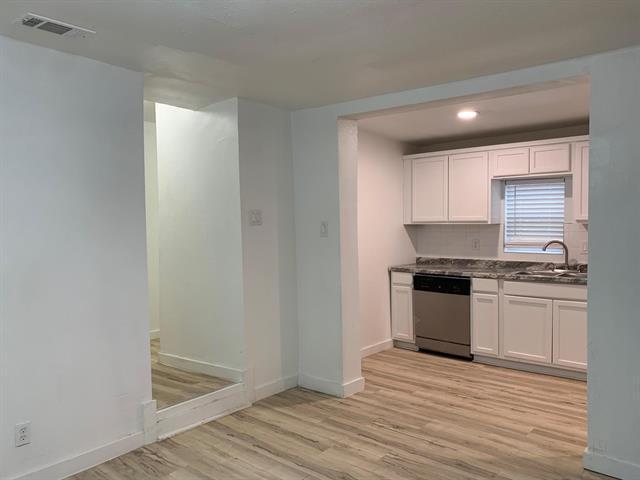 Building Photo - 1046 W Collins St