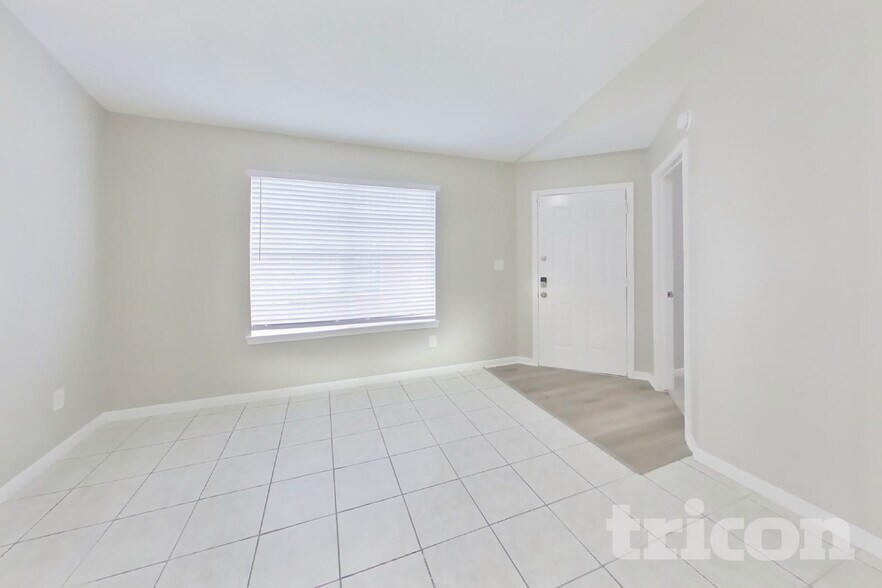 Building Photo - 3215 Boynton Dr