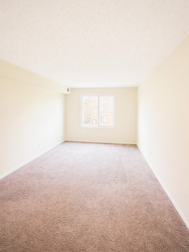 Building Photo - 13635 Lamon Ave