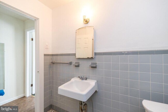 Building Photo - 7738 Ardleigh St