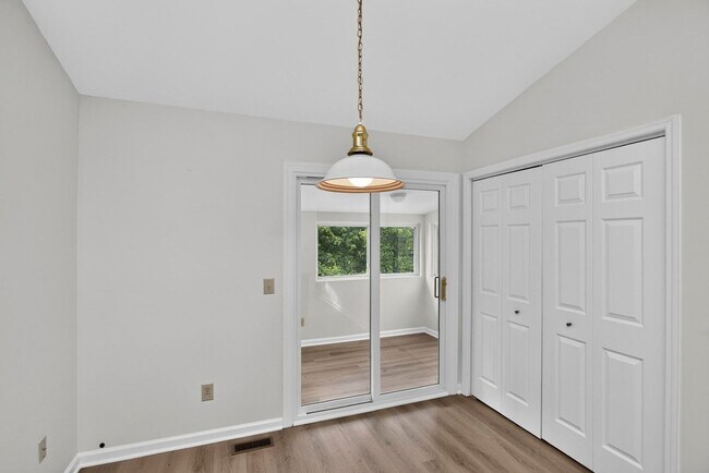 Building Photo - 137 Pepper Ridge Cir