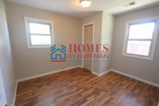 Building Photo - Three Bedroom House | Move in Ready | Princeton