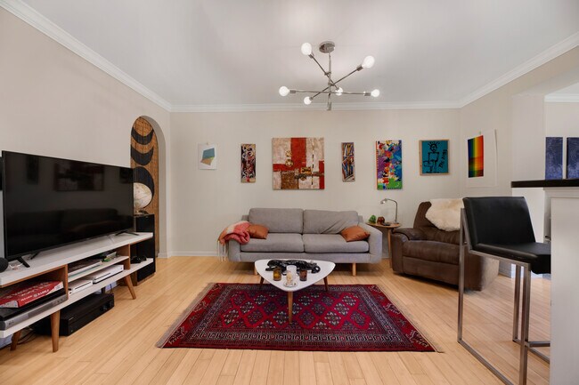 Building Photo - 1233 Raum St NE