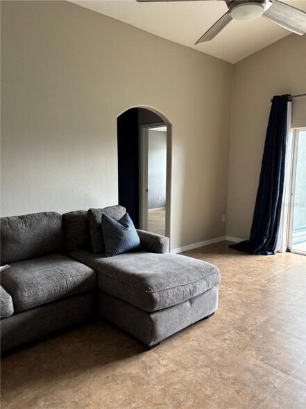 Building Photo - 10742 Shady Preserve Dr