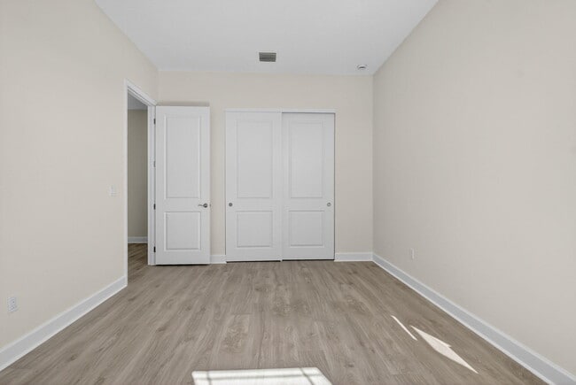 Building Photo - 15120 Wildwood Cir