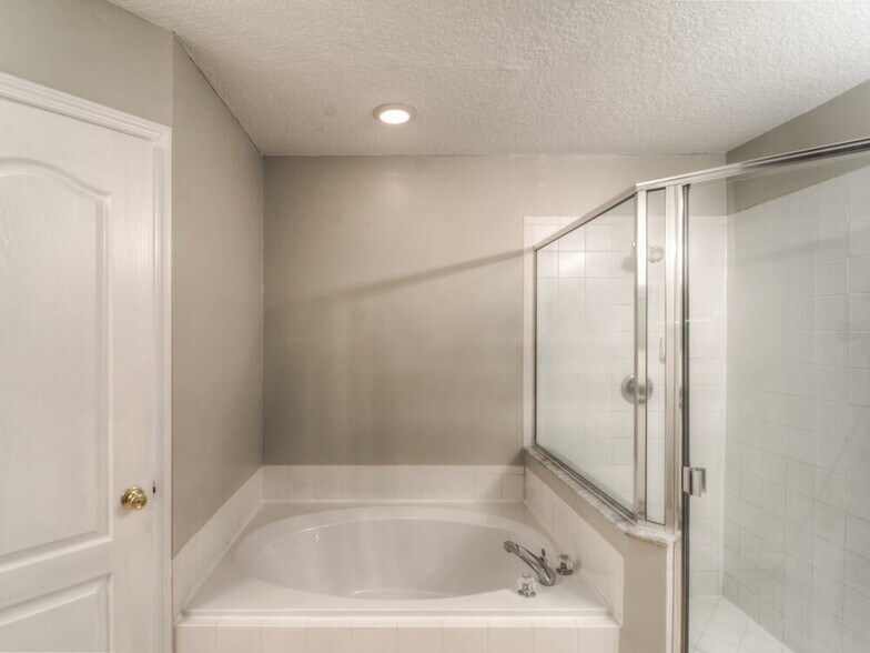 Building Photo - 313 Johns Glen Dr