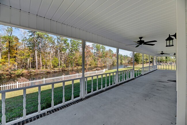 Building Photo - 105 3rd St