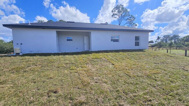 Building Photo - 2913 Connie Ave N