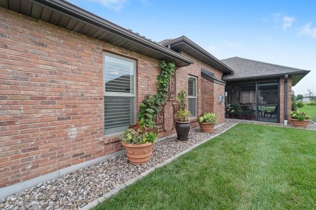 Building Photo - 1808 Trellis Ln