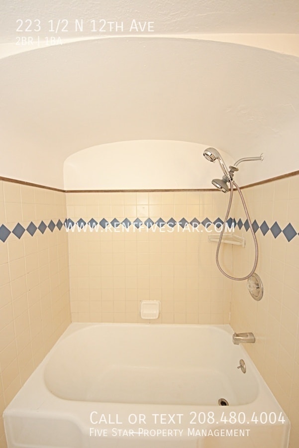 Building Photo - 223 1/2 N 12th Ave-