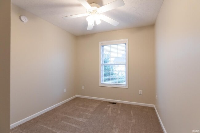 Building Photo - 1331 S Stella Dr